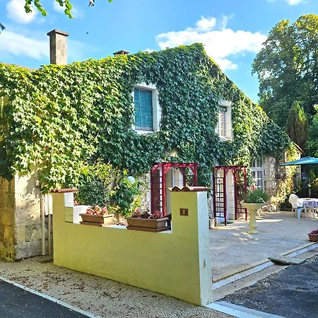 Spacious Holiday Home With Pool In Pretty Village Celles  Exterior foto