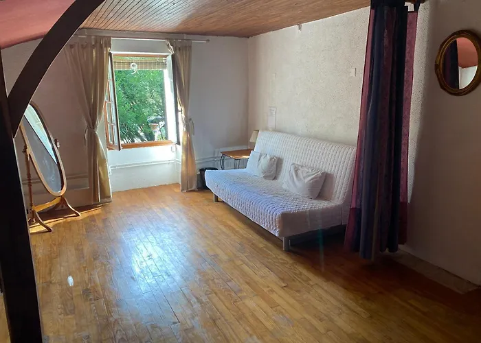 Spacious Holiday Home With Pool In Pretty Village