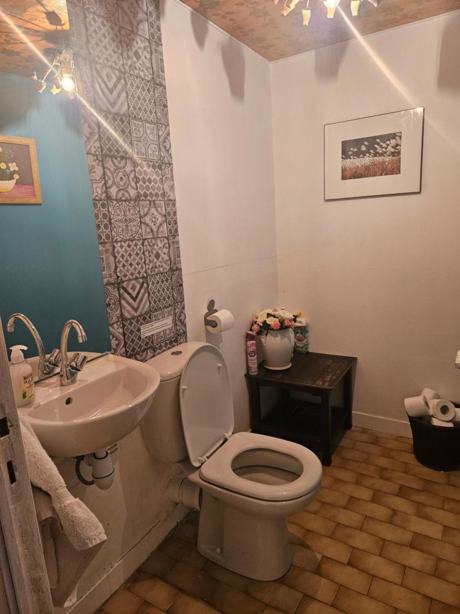 Spacious With Pool In Pretty Village Holiday home *